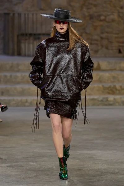 Look 11